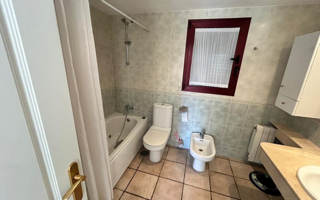 Просторная Квартира в Альбире с Террасой в 5 минутах до Моря