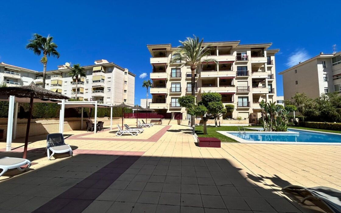 Просторная Квартира в Альбире с Террасой в 5 минутах до Моря