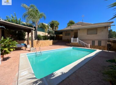 Дом в Годельете 170 кв.м с террасой и бассейном