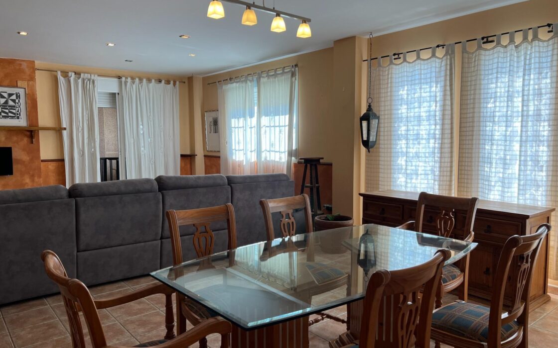 Дом в Годельете 170 кв.м с террасой и бассейном