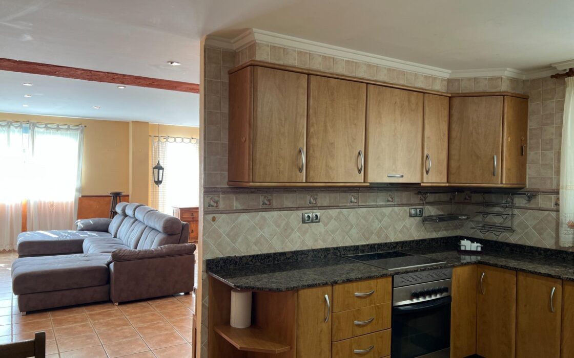 Дом в Годельете 170 кв.м с террасой и бассейном