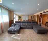 Дом в Годельете 170 кв.м с террасой и бассейном