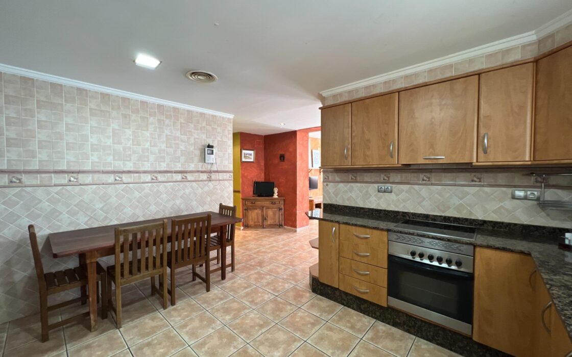 Дом в Годельете 170 кв.м с террасой и бассейном