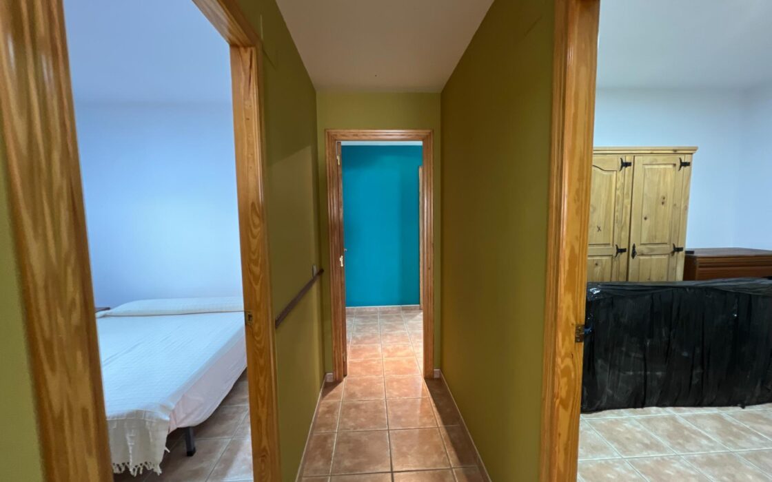 Дом в Годельете 170 кв.м с террасой и бассейном