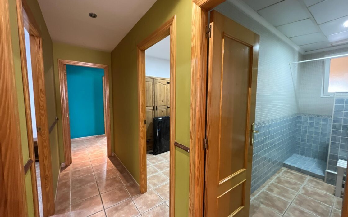 Дом в Годельете 170 кв.м с террасой и бассейном