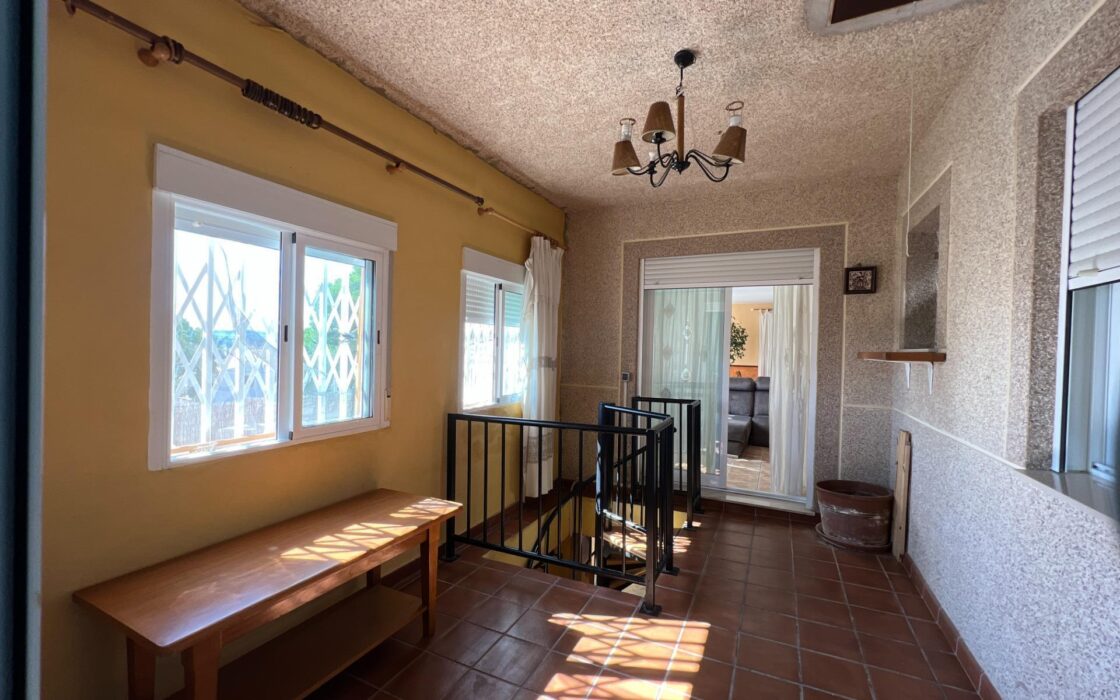 Дом в Годельете 170 кв.м с террасой и бассейном