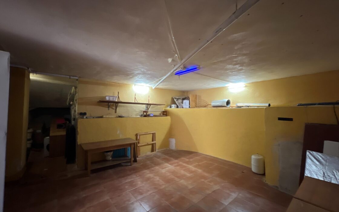 Дом в Годельете 170 кв.м с террасой и бассейном