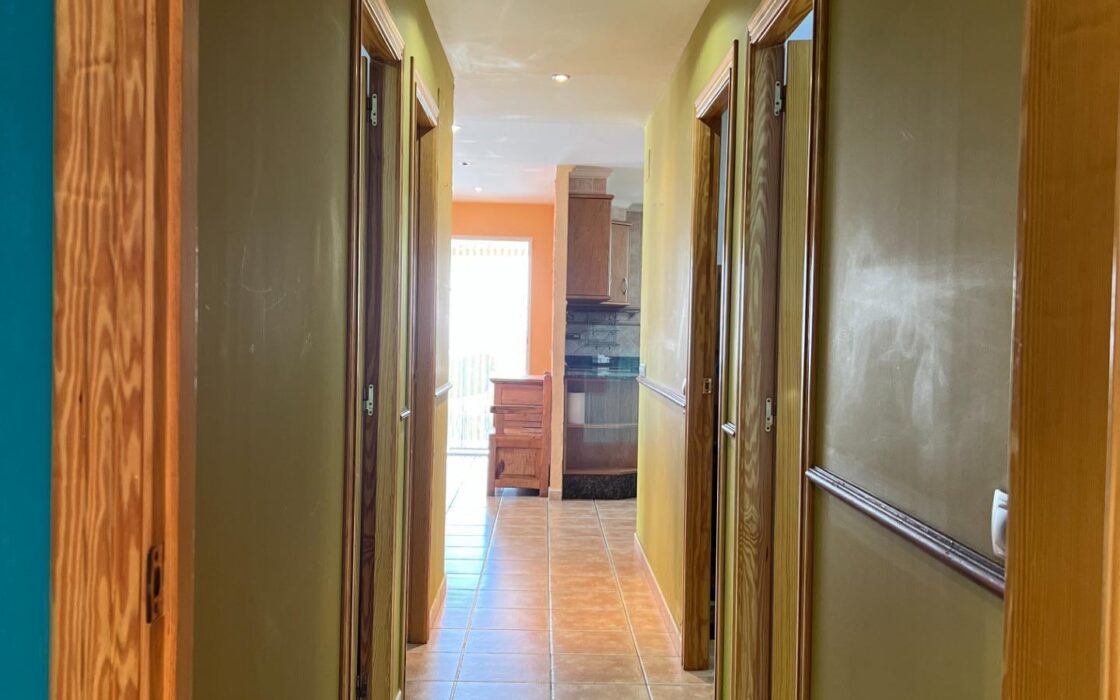 Дом в Годельете 170 кв.м с террасой и бассейном