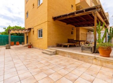 Квартира с участком в 100 м от моря, Коста Бланка, 3 комнаты