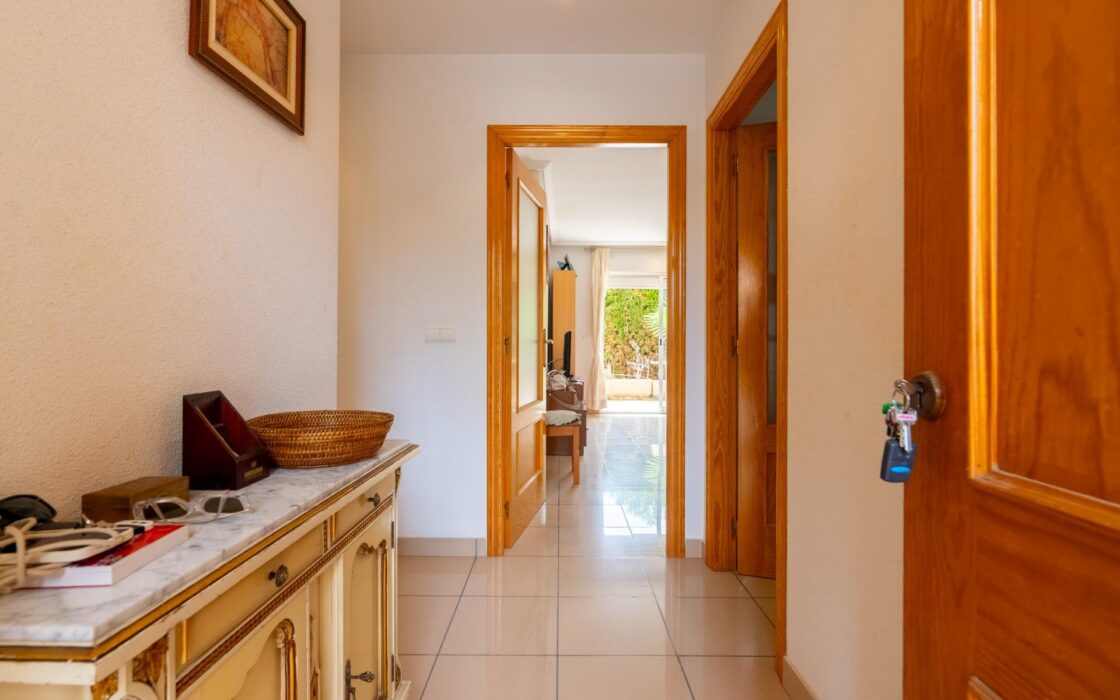 Квартира с участком в 100 м от моря, Коста Бланка, 3 комнаты