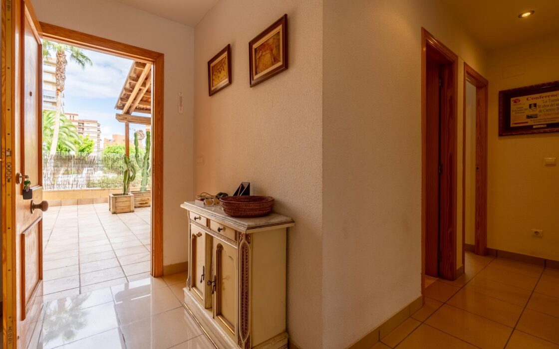 Квартира с участком в 100 м от моря, Коста Бланка, 3 комнаты