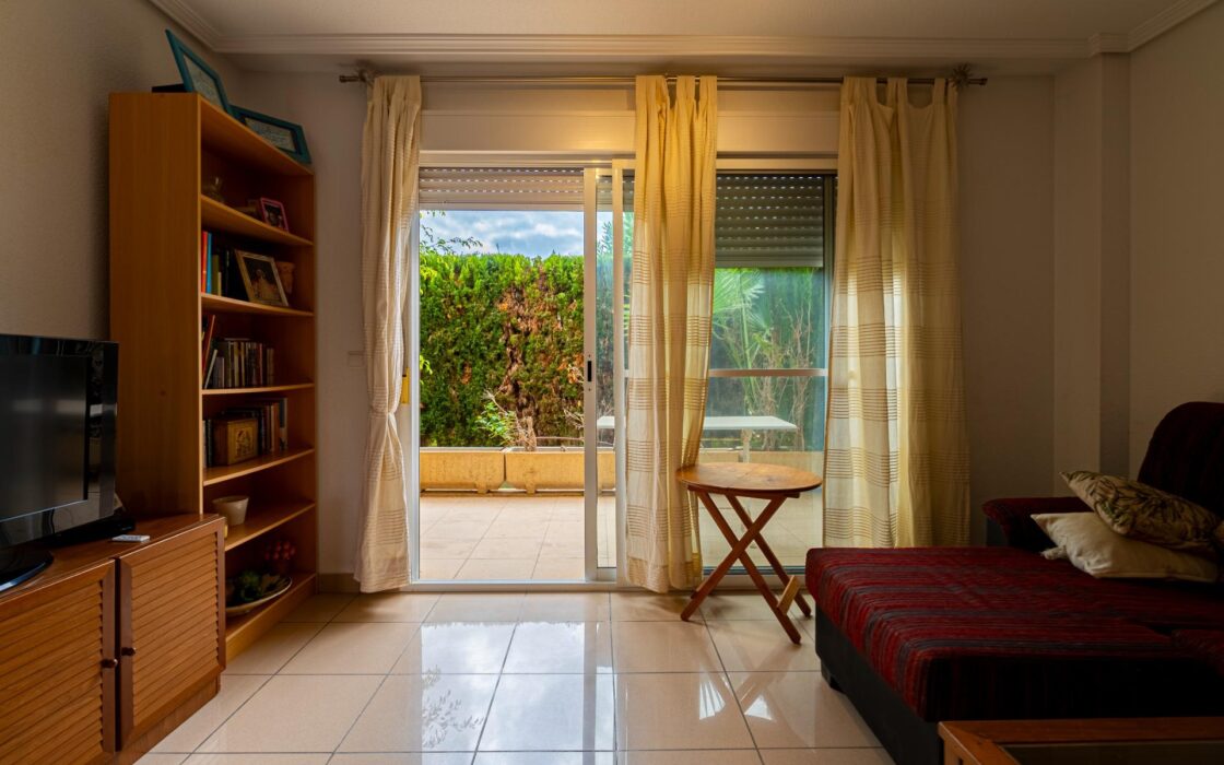 Квартира с участком в 100 м от моря, Коста Бланка, 3 комнаты