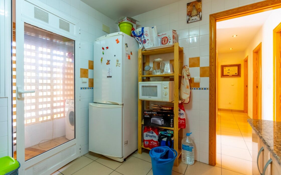 Квартира с участком в 100 м от моря, Коста Бланка, 3 комнаты