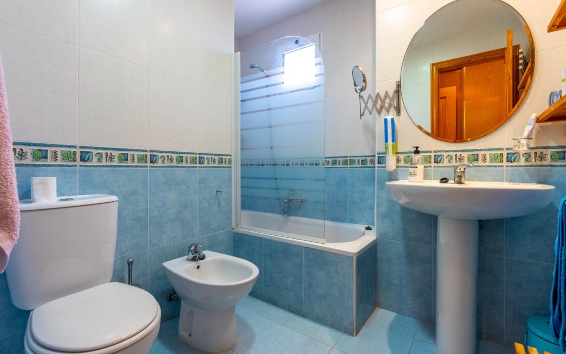 Квартира с участком в 100 м от моря, Коста Бланка, 3 комнаты