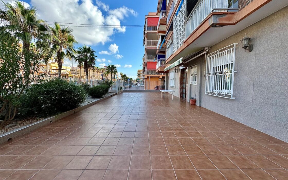 Апартаменты в Торревьехе 111 кв.м у моря с террасой