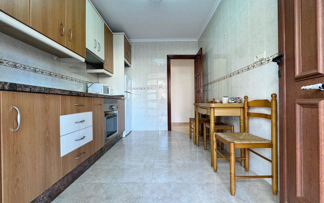 Апартаменты в Торревьехе 111 кв.м у моря с террасой