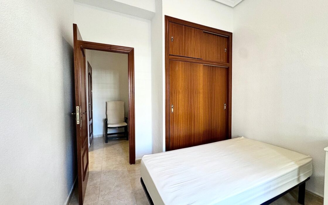 Апартаменты в Торревьехе 111 кв.м у моря с террасой