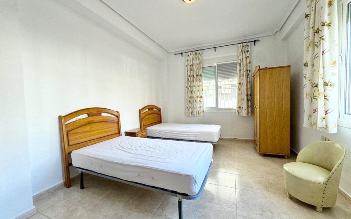 Апартаменты в Торревьехе 111 кв.м у моря с террасой