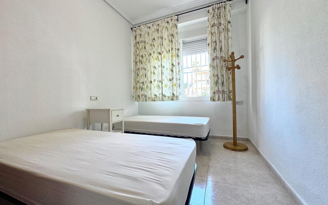 Апартаменты в Торревьехе 111 кв.м у моря с террасой