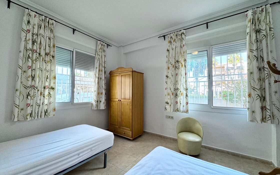 Апартаменты в Торревьехе 111 кв.м у моря с террасой