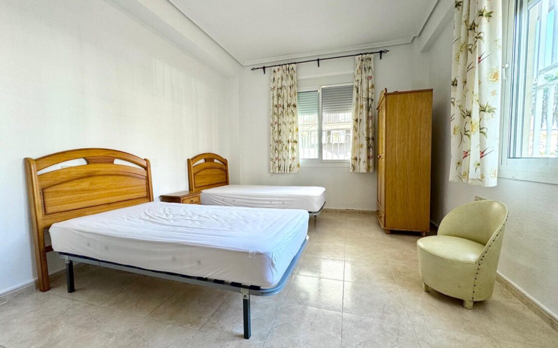 Апартаменты в Торревьехе 111 кв.м у моря с террасой