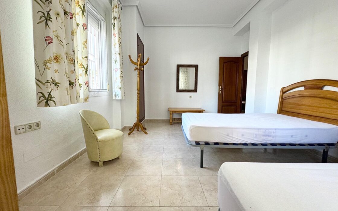 Апартаменты в Торревьехе 111 кв.м у моря с террасой