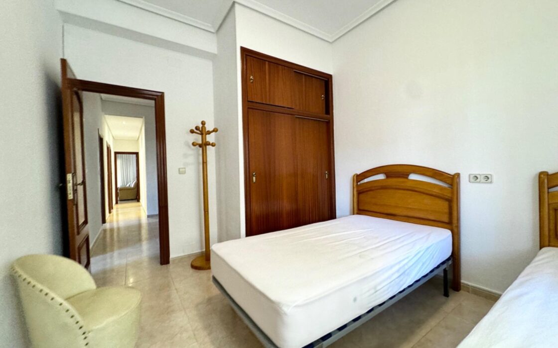 Апартаменты в Торревьехе 111 кв.м у моря с террасой