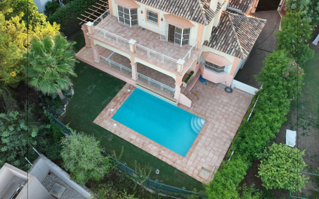 Уютная вилла в центре Марбельи с террасой 498 кв.м