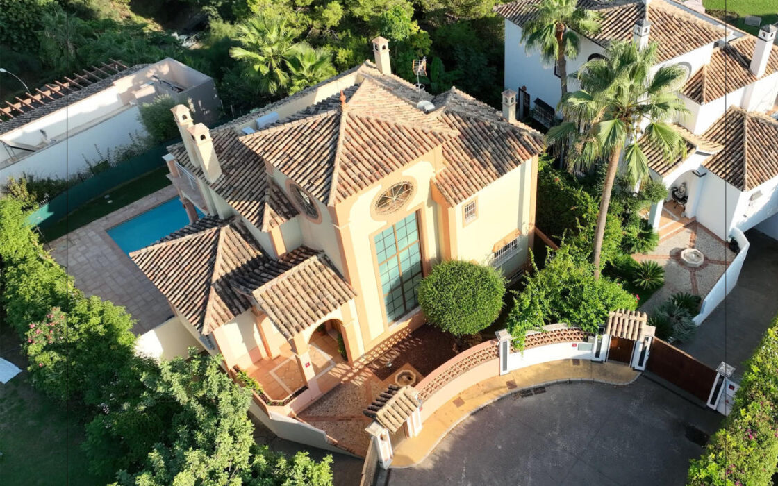 Уютная вилла в центре Марбельи с террасой 498 кв.м