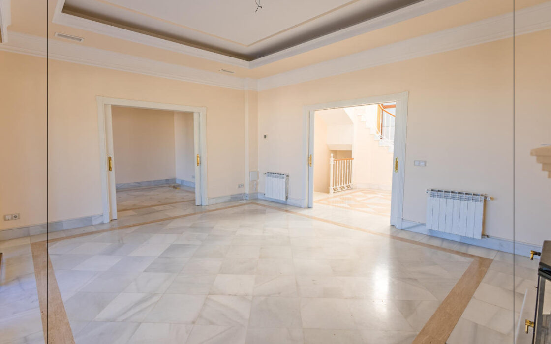 Уютная вилла в центре Марбельи с террасой 498 кв.м