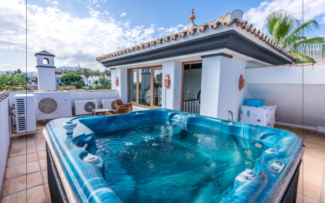 Вилла с террасой в Марбелье, 436 кв.м, центр города