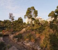 Новый жилой комплекс в Годелле с террасами у моря, 2-4 спальни