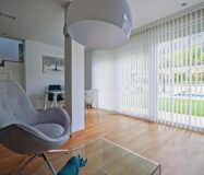 Простора вілла на Коста Бланці з терасою та басейном