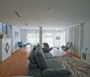 Простора вілла на Коста Бланці з терасою та басейном