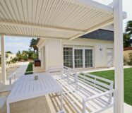 Простора вілла на Коста Бланці з терасою та басейном