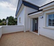 Простора вілла на Коста Бланці з терасою та басейном