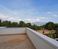 Простора вілла на Коста Бланці з терасою та басейном