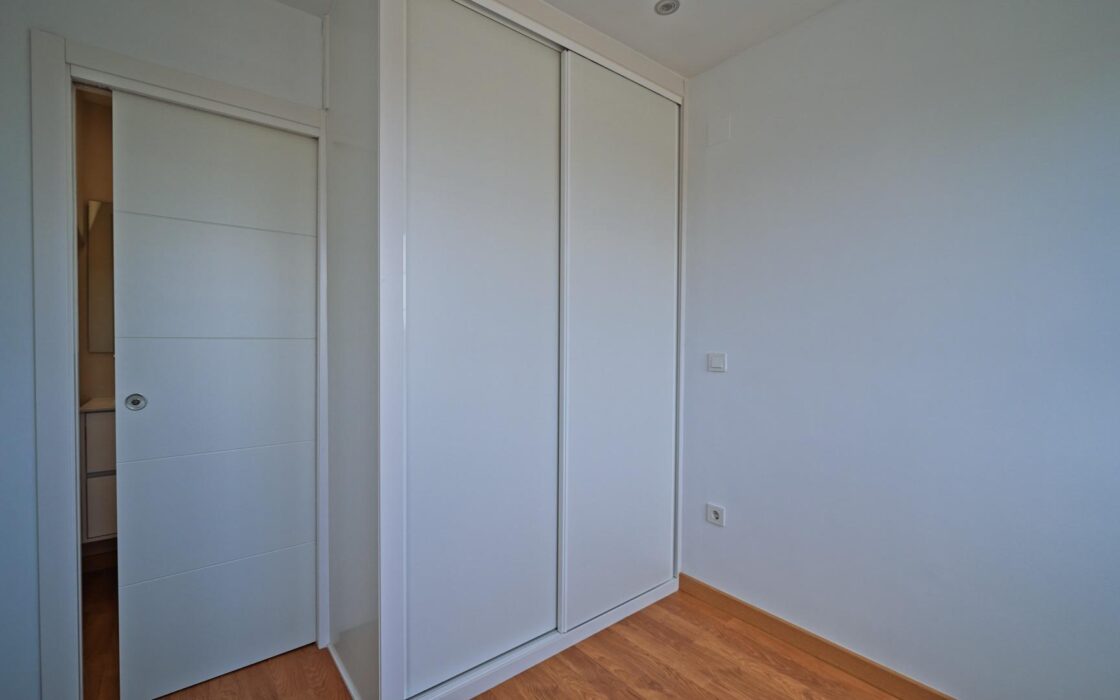 Простора вілла на Коста Бланці з терасою та басейном