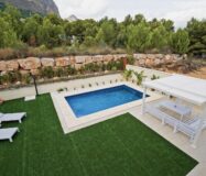 Простора вілла на Коста Бланці з терасою та басейном