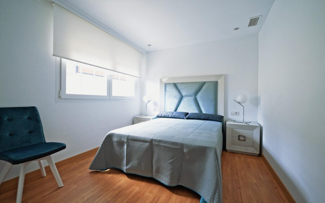 Простора вілла на Коста Бланці з терасою та басейном