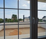 Простора вілла на Коста Бланці з терасою та басейном