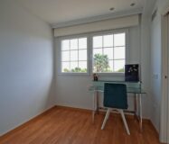 Простора вілла на Коста Бланці з терасою та басейном