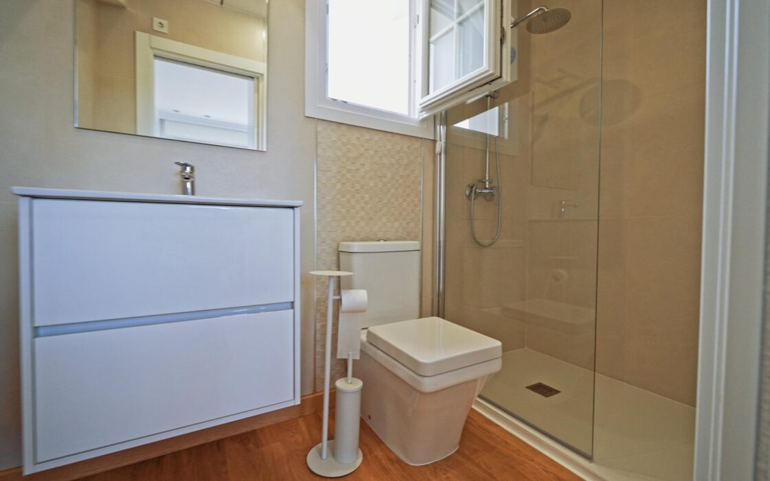 Простора вілла на Коста Бланці з терасою та басейном