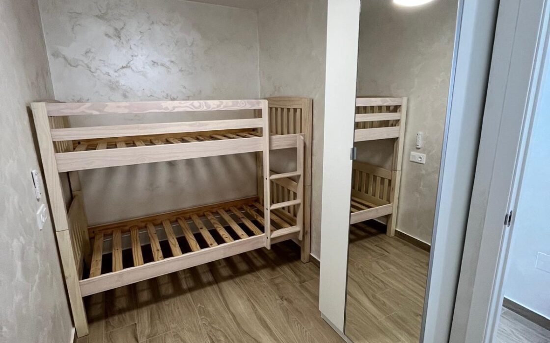 Квартира у моря в Коста-Бланке с террасой и ремонтом