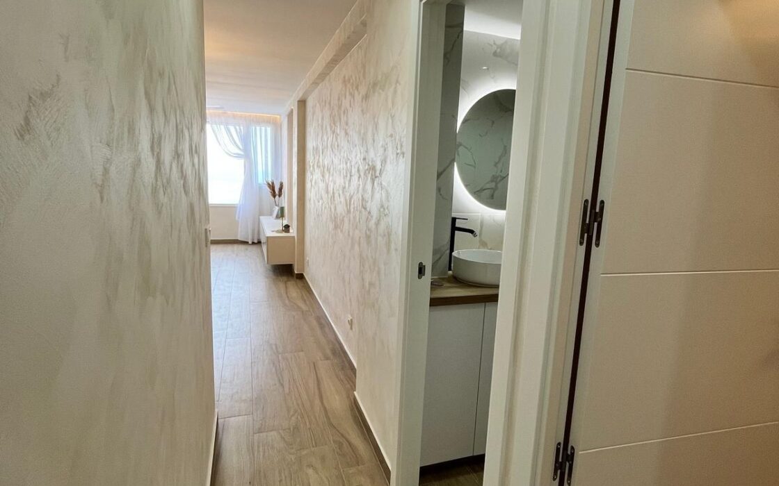 Квартира у моря в Коста-Бланке с террасой и ремонтом