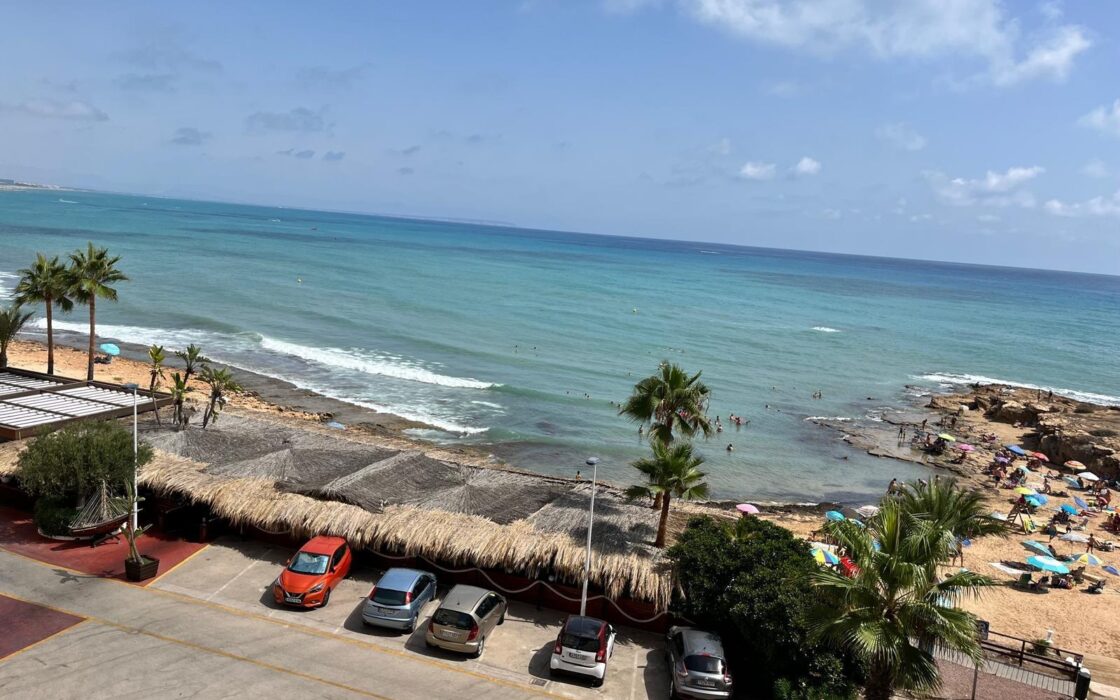 Квартира у моря в Коста-Бланке с террасой и ремонтом