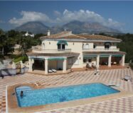 Вилла в Альфас-дель-Пи с видом на море и террасой 1000 кв.м.