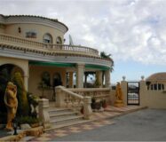 Вилла в Альфас-дель-Пи с видом на море и террасой 1000 кв.м.