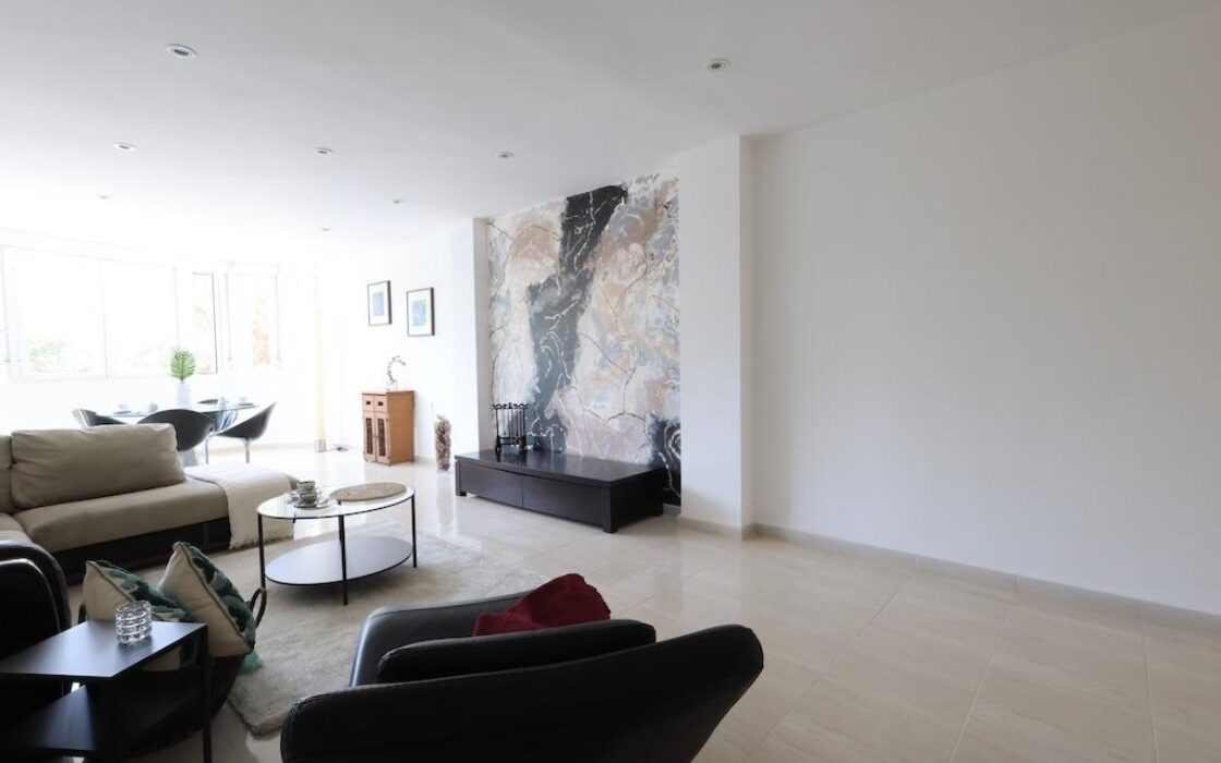 Апартаменты 110 кв.м с 3 спальнями в Торревьехе у моря