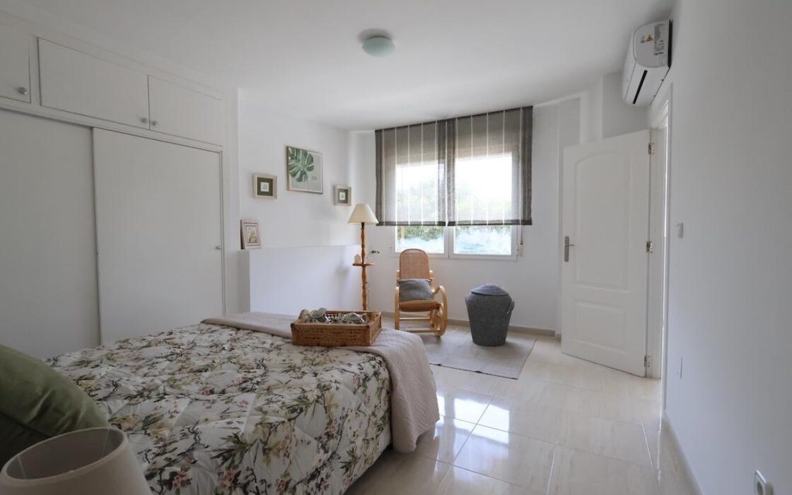 Апартаменты 110 кв.м с 3 спальнями в Торревьехе у моря